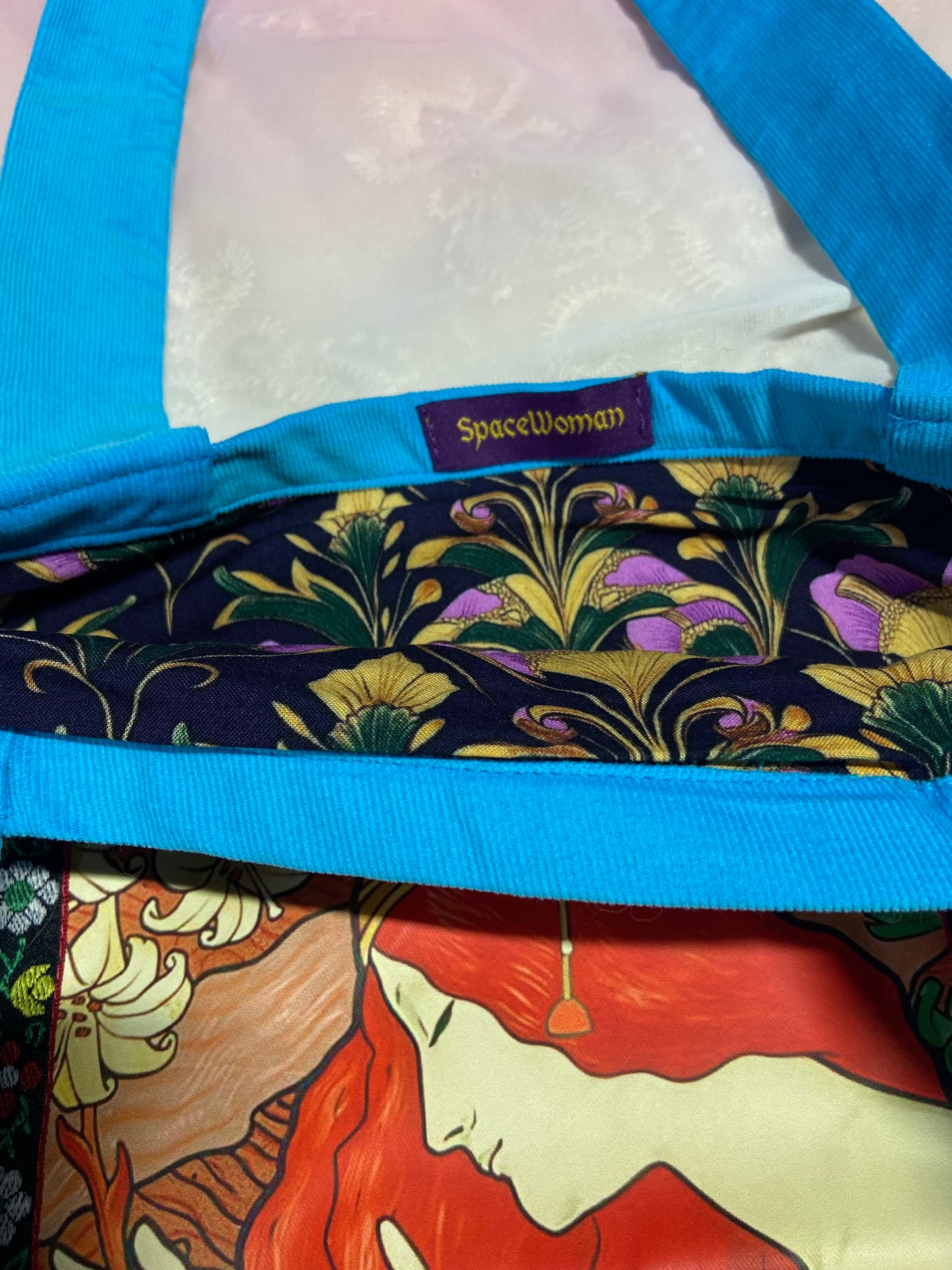 L'ermitage Azure Lace